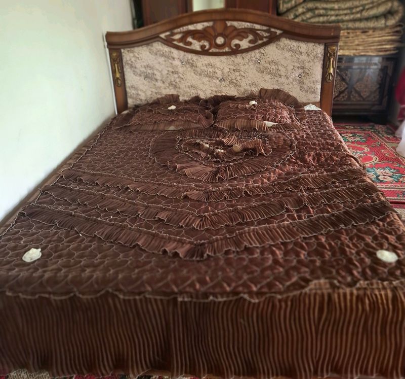 divan oyna shfaner shkaflar bor divan oyna shfaner shkaflar bor