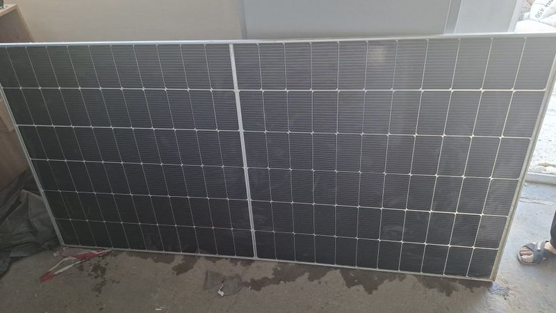Quyosh panel sotiladi