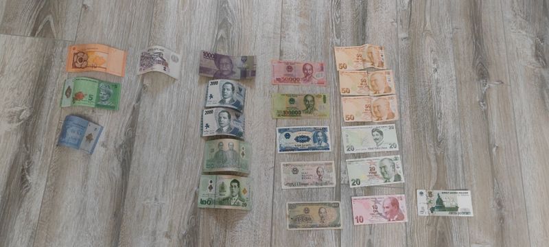 Обменяю свои деньги купюры и монеты Обменяю свои деньги купюры и монеты