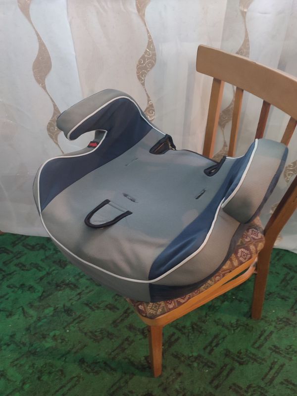 Продам бустер. Автокресло Продам бустер. Автокресло
