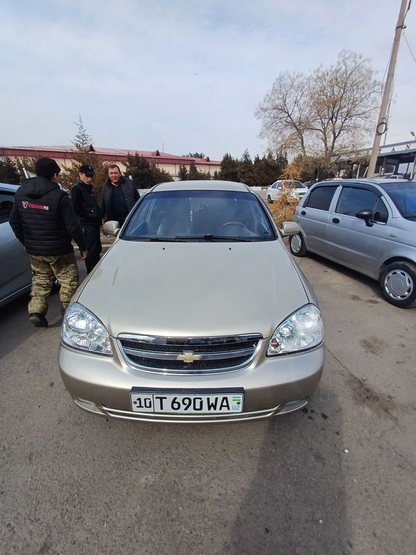 Срочно не дорого Lacetti 2006 год. 2 поз. ГАЗ-Метан.