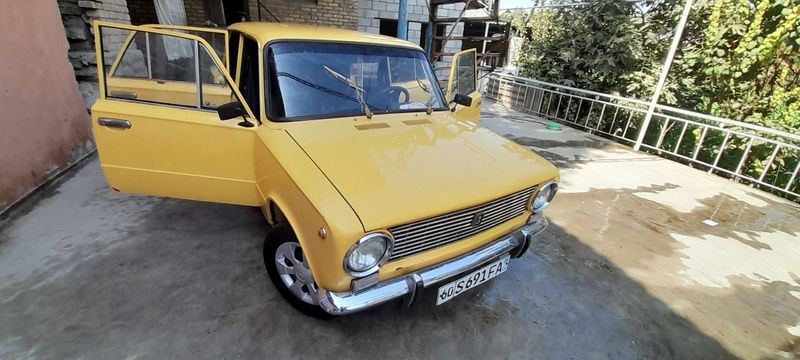 Yili 1981 vaz 2101 rangi sariq