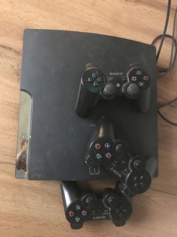 Pls 3 sotiladi holati yaxshi 4 ta jostik hamda hdmi kabillar ham bor