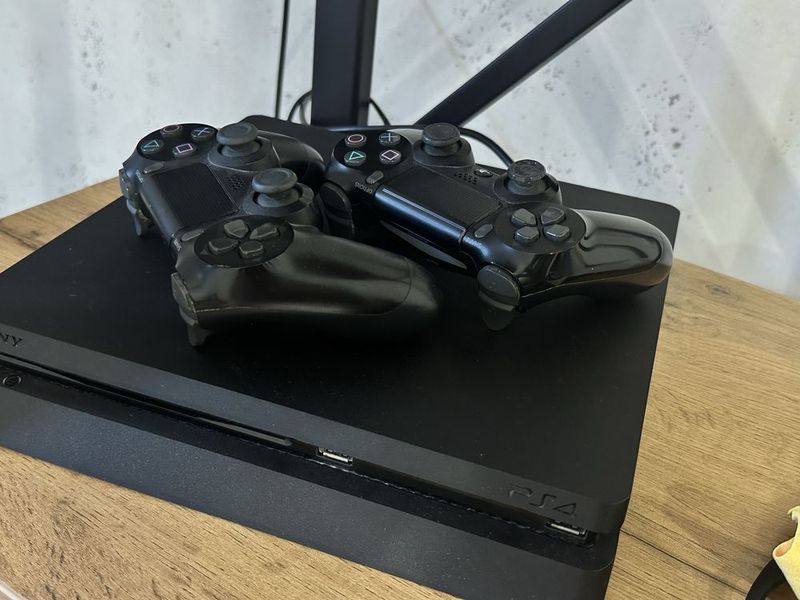 Продается Playstation4 Продается Playstation4