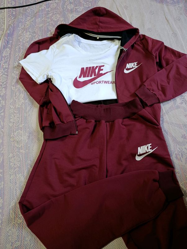 Спортивный комплект NIKE Спортивный комплект NIKE