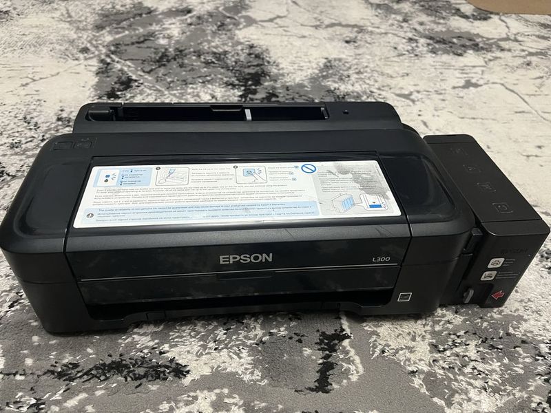 Продам цветной принтер Epson l300