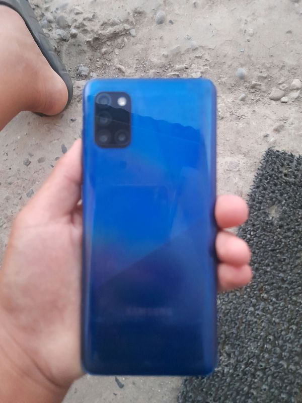 shu telefonni tezroq sotishim kerak. shu telefonni tezroq sotishim kerak.