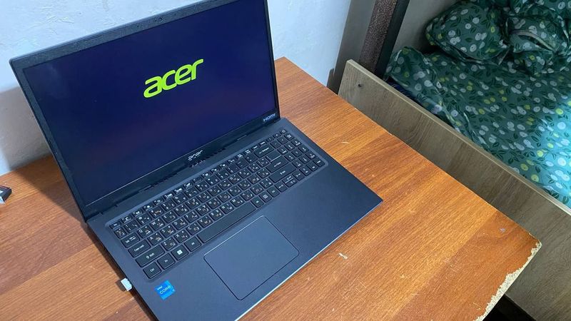 Acer Notbuk Corei3 250$