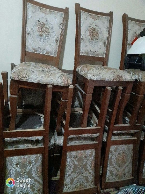 12ta stul sotiladi xolati yaxwi 2milion 300 yana kelishamiz 12ta stul sotiladi xolati yaxwi 2milion 300 yana kelishamiz