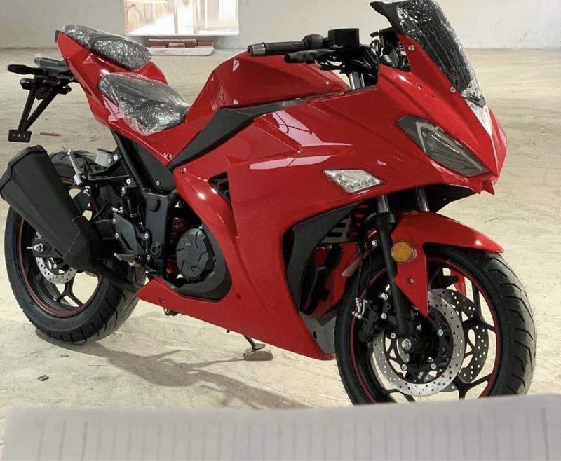 Мотоцикл YAMAHA R3 Мотоцикл YAMAHA R3