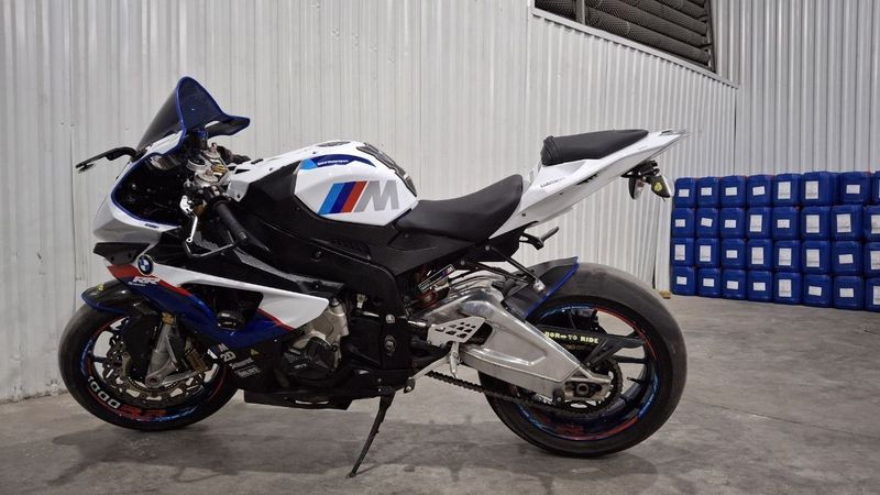 BMW S 1000 RR Sotiladi BMW S 1000 RR Sotiladi