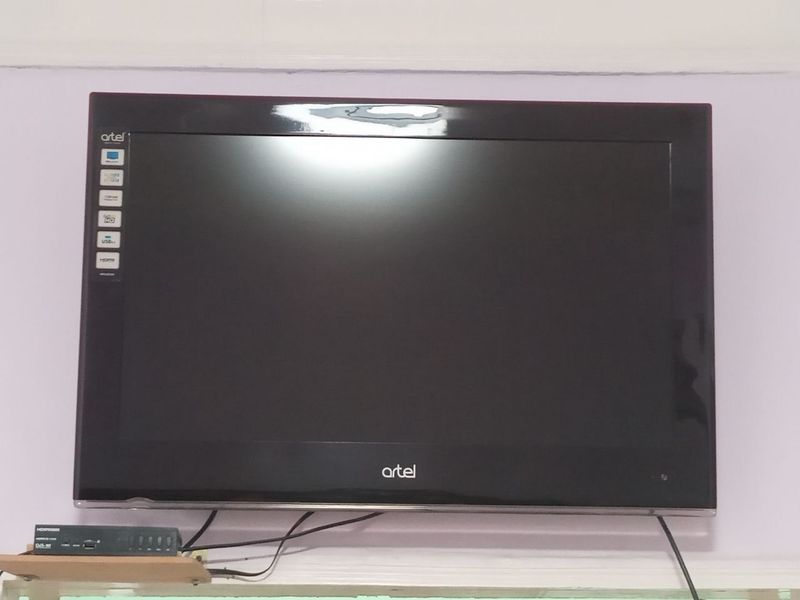 Телевизор Artel 32 LCD TV