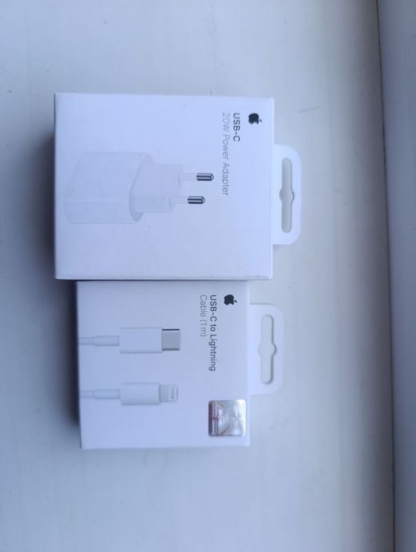 iPhone zaryadnik 1 oy ishlatilgan holati yaxshi