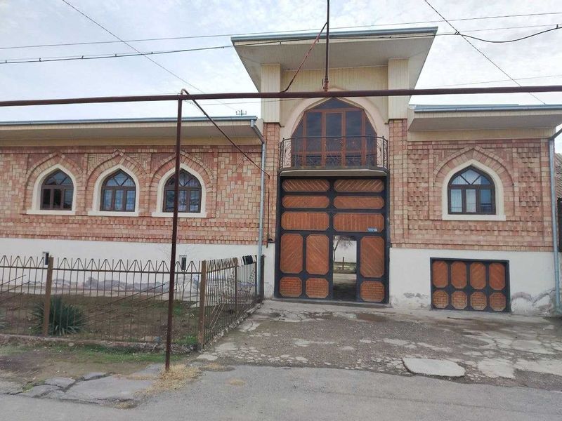 Sirdaryo viloyati Xovos tumani Istiqlol ko`chasi 8-uy sotiladi Sirdaryo viloyati Xovos tumani Istiqlol ko`chasi 8-uy sotiladi