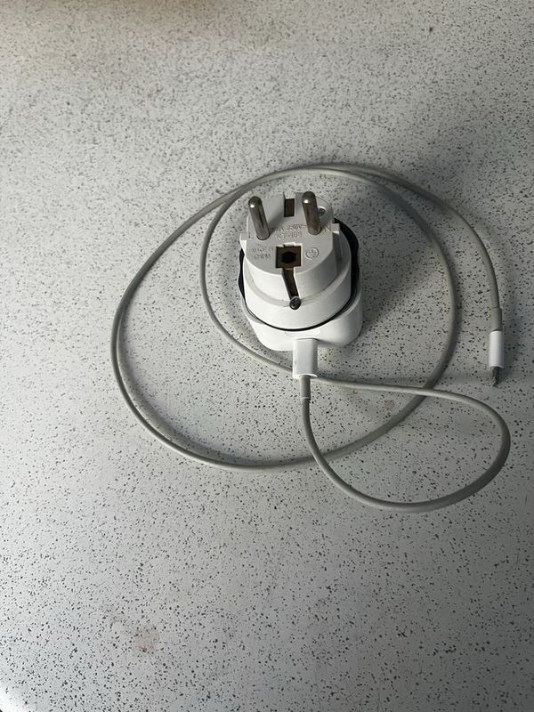 Iphone zaryadnik Iphone zaryadnik
