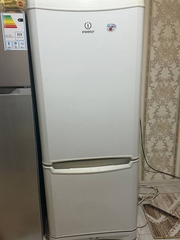 Холодильник INDESIT сотилади