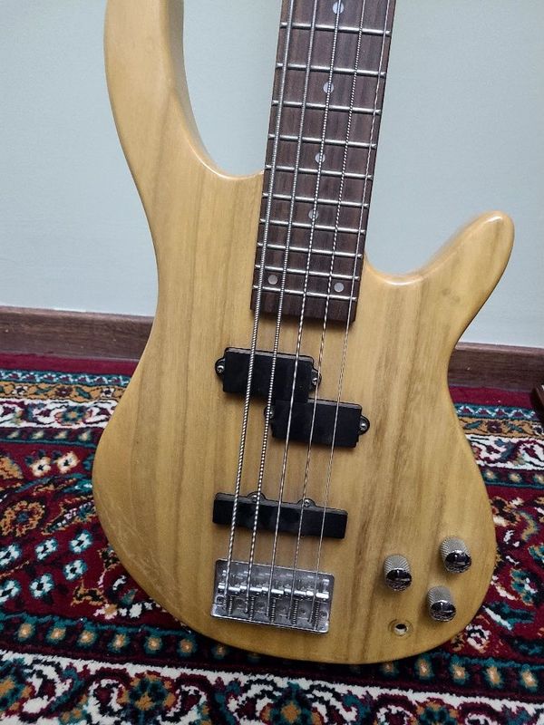 BASS gitara IBANEZ 1,500.000sum