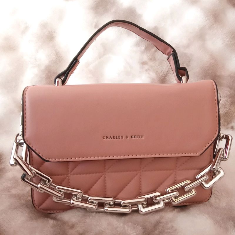 Стильная сумка Charles & Keith Стильная сумка Charles & Keith