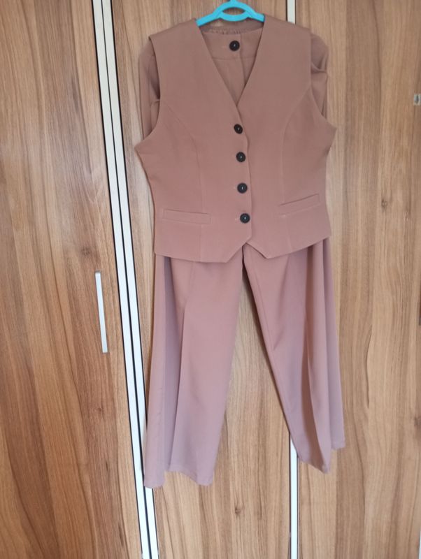Jaket bilan Shim yangi holatda