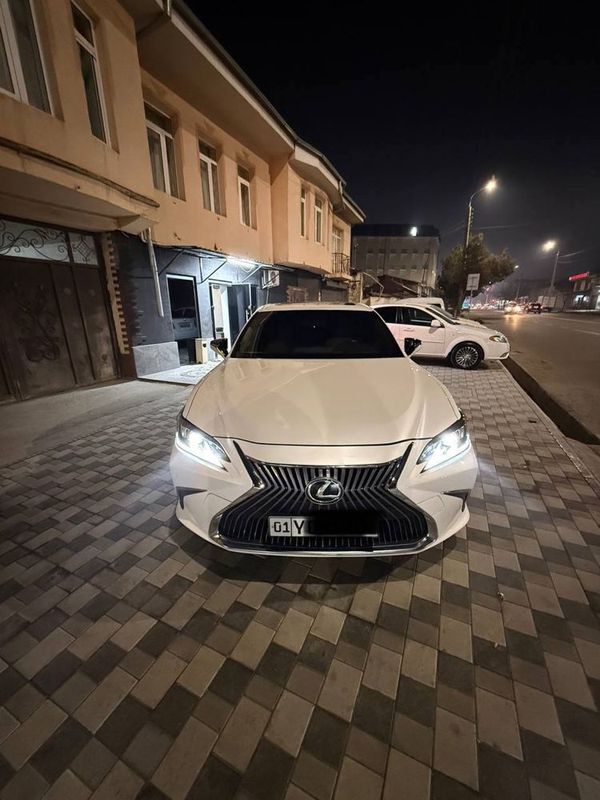 Lexus ES350 sotiladi