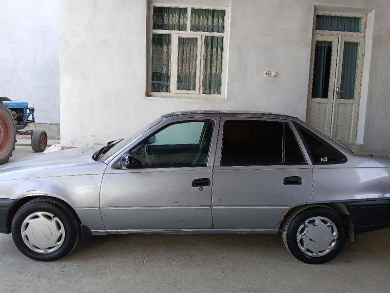 Nexia-1 1998-yil oldi orqasi butun Nexia-1 1998-yil oldi orqasi butun