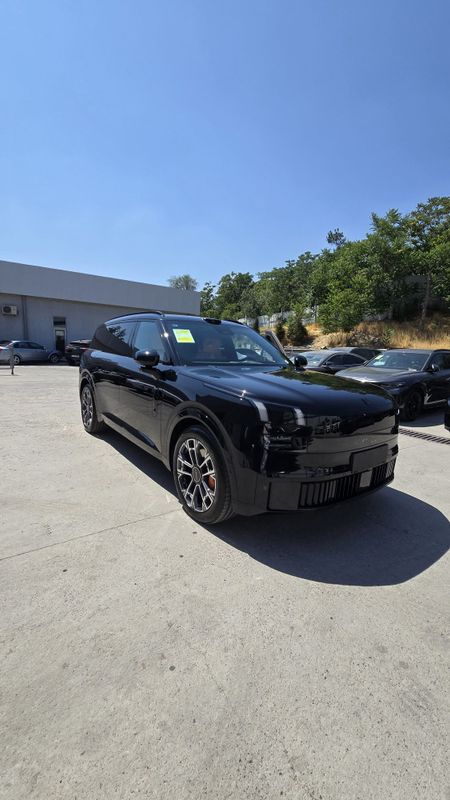 Lynk Co 900 PHEV 1.5T DHT Ultra 6 Zeekir Jili brendlari asosida.
