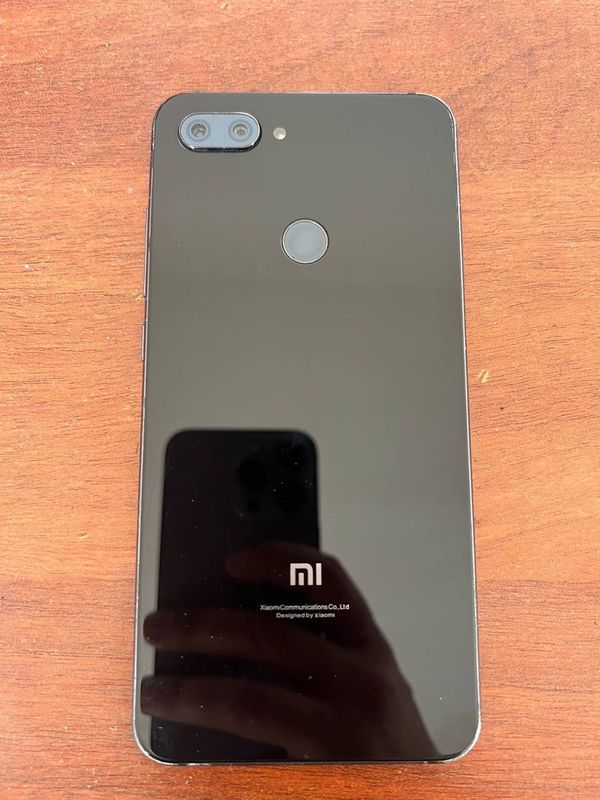 Mi 8 lite holati yaxshi Mi 8 lite holati yaxshi