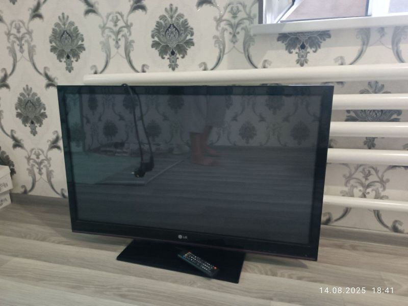 Продам телевизор на запчасти