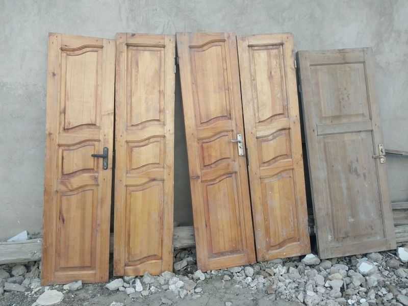 Eshiklar sotiladi