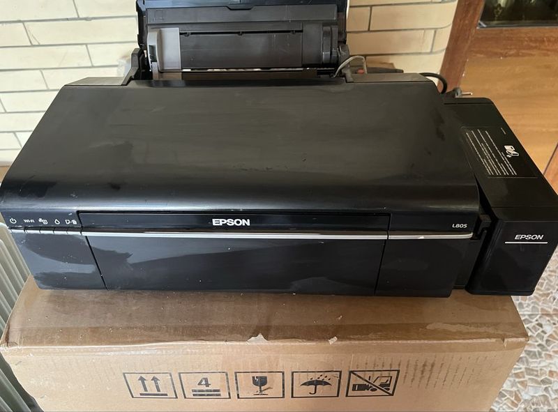 Epson L805 holati yaxshi xech qanaqa nuqsoni yuq