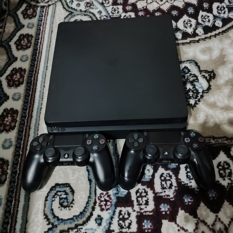 Playstation 4 slim