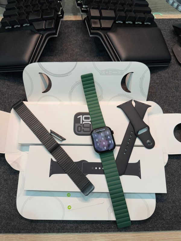 Apple Watch Series 10 46mm Jet Black Aluminium Black