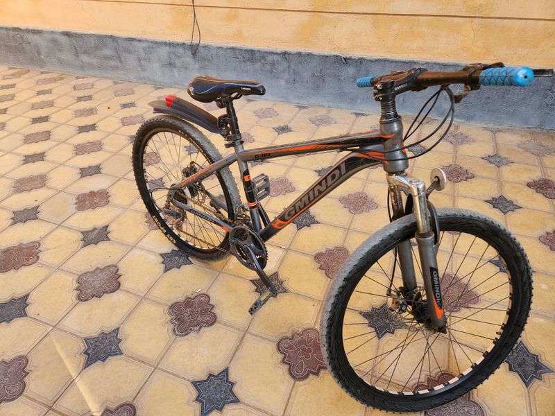 Velosiped sotiladi Velosiped sotiladi