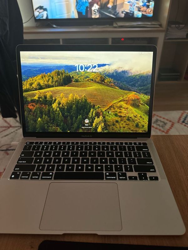 13- inch Macbook air M1 8/256 13- inch Macbook air M1 8/256