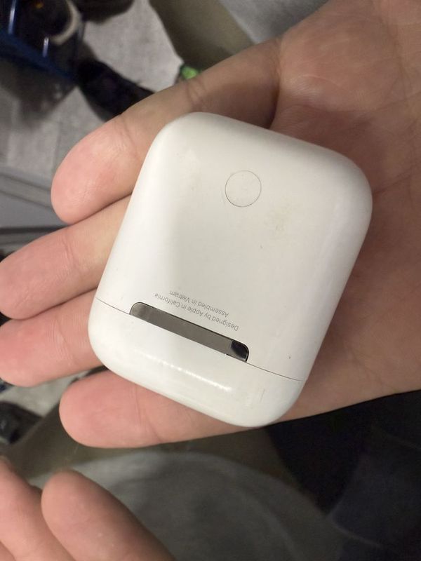Кейс airpods оригинал Кейс airpods оригинал
