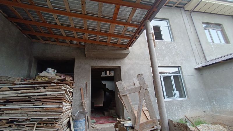 Продается охунбобоев 2 сотих 6 комната каробка 2 этаж. Продается охунбобоев 2 сотих 6 комната каробка 2 этаж.