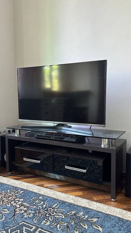 Продаю TV-тумбу в темно-коричневом цвете! Продаю TV-тумбу в темно-коричневом цвете!