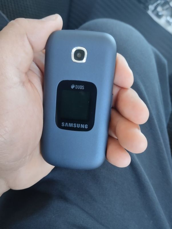 Samsung duos sotiladi Samsung duos sotiladi