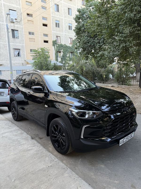 Tracker 2 2024 black