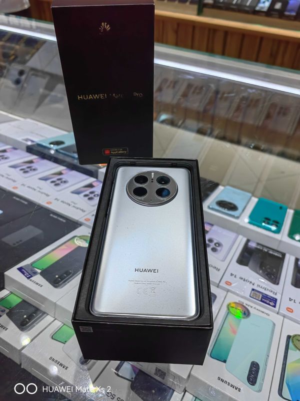 Huawei Mate 50 Pro 8/256GB глобальная версия на экране есть питно! Huawei Mate 50 Pro 8/256GB глобальная версия на экране есть питно!