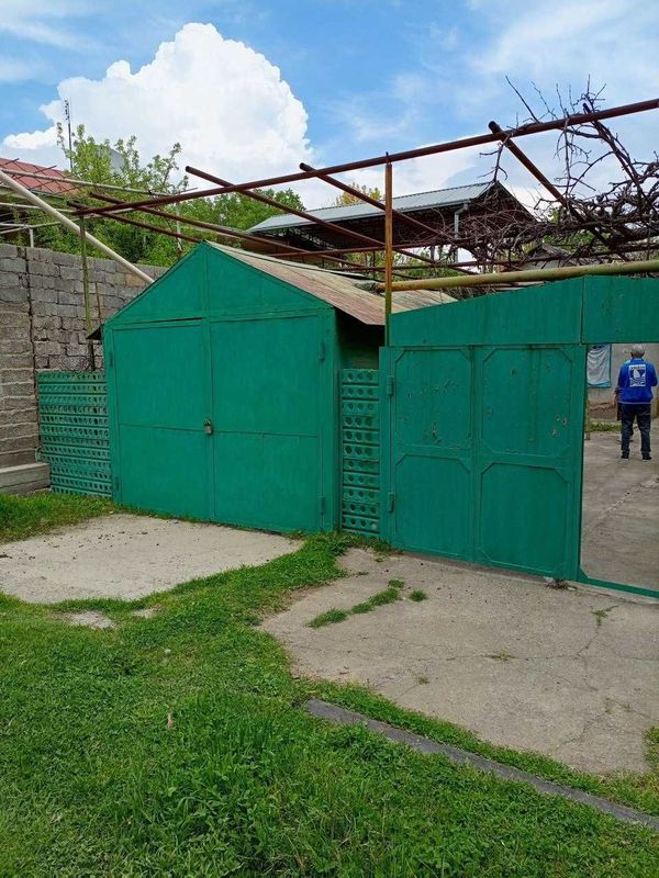 Продаётся дом в Азадбаше. 8,2 соток, 4 комнаты, огород, курятник гараж Продаётся дом в Азадбаше. 8,2 соток, 4 комнаты, огород, курятник гараж