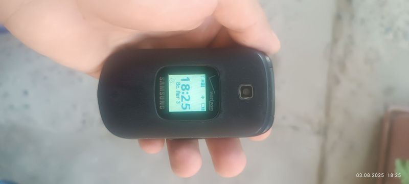 Samsung verzo'n 2 sotiladi no'meri yechilgan toza Samsung verzo'n 2 sotiladi no'meri yechilgan toza