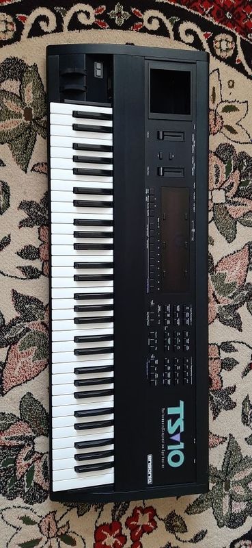 Ensoniq ts10 99% Yangi