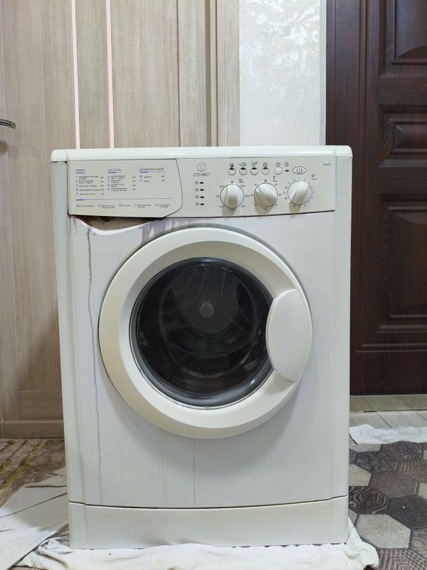 Продаётся рабочая стиральная машина Indesit Продаётся рабочая стиральная машина Indesit