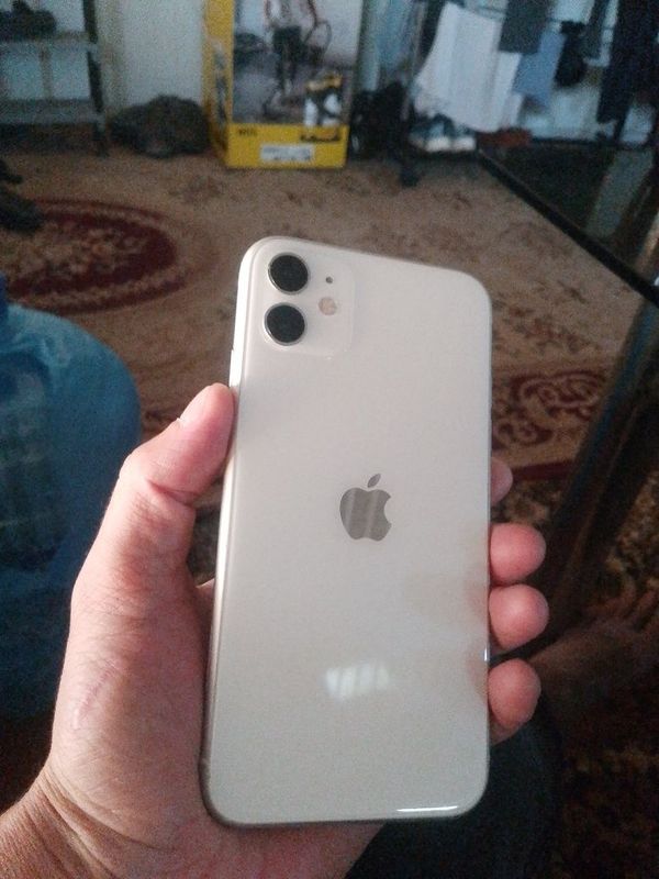 Iphone 11. 128 talik 210$