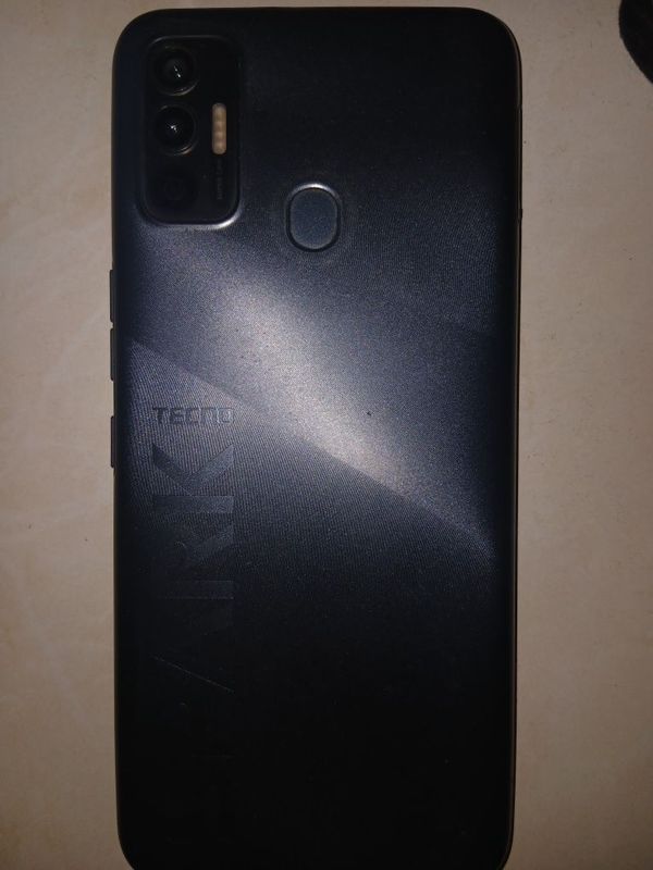 Tecno Spark 7 (4/128) gb сотилади