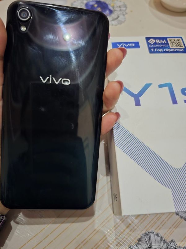 Vivo Y1S telefoni