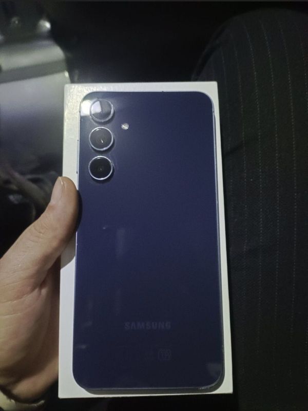 Samsung a55 g 8 /256 sotiladi