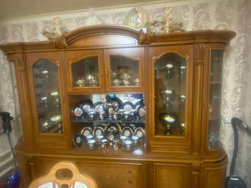 СРОЧНО продается стенка для гостинной по очень дешевой цене СРОЧНО продается стенка для гостинной по очень дешевой цене