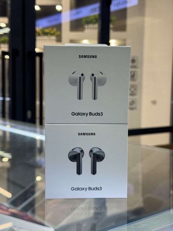 Galaxy buds 3 black white 100% orginal Galaxy buds 3 black white 100% orginal